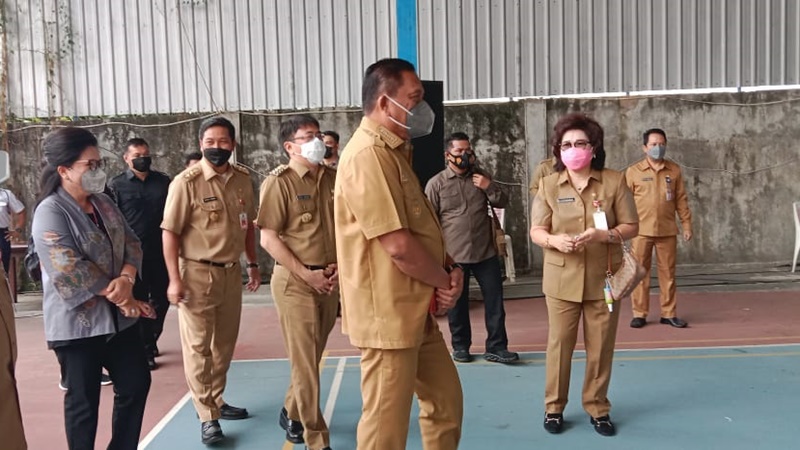 Olly Dondokambey: Kalau Nakes dan Vaksin Terbatas, Laporkan, Kami Kirim!