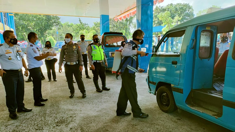Kasat Lantas Sambangi Terminal Tangkoko dan Pastikan Prokes Ditaati