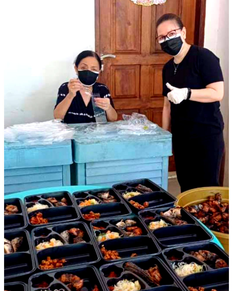 Mantan First Lady Sulut Terjun ke Dapur Siapkan Makanan Bagi Warga Isoman