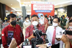 Gubernur Olly Dondokambey Tinjau Vaksinasi Massal Sektor Jasa Keuangan Sulut