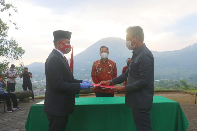 Caroll Senduk Lantik Edwin Roring Sekkot Tomohon