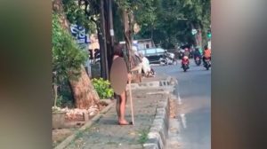 Dinar Candy Turun ke Jalan Pakai Bikini: Padahal Bapaknya Ustaz!