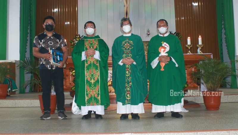 Paroki Hati Kudus Yesus Tomohon Resmi Miliki Pastor Paroki Definitif 10 Paroki Hati Kudus Yesus Tomohon Resmi Miliki Pastor Paroki Definitif