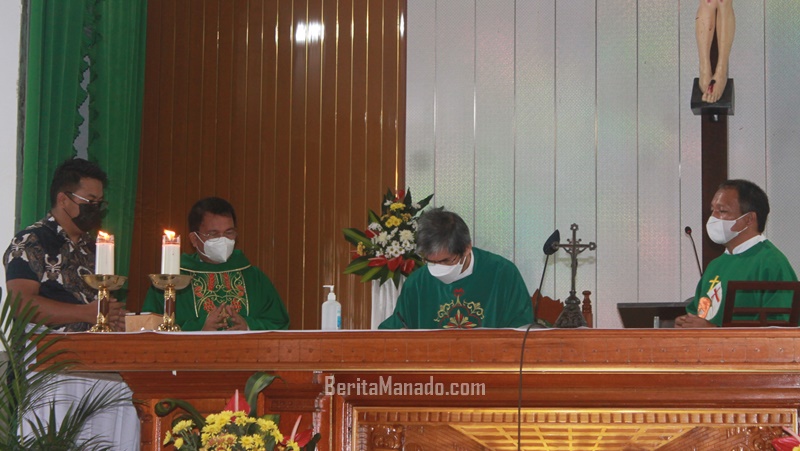Paroki Hati Kudus Yesus Tomohon Resmi Miliki Pastor Paroki Definitif 9 Paroki Hati Kudus Yesus Tomohon Resmi Miliki Pastor Paroki Definitif