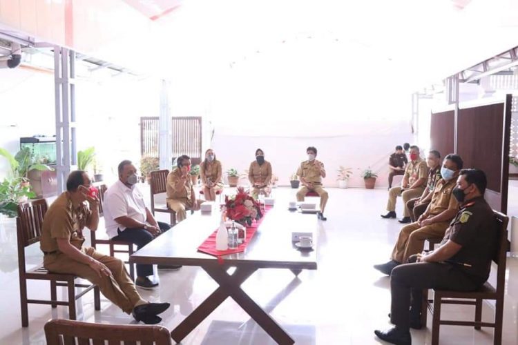 Royke Roring-Robby Dondokambey, Terima Kunjungan Kajari Minahasa