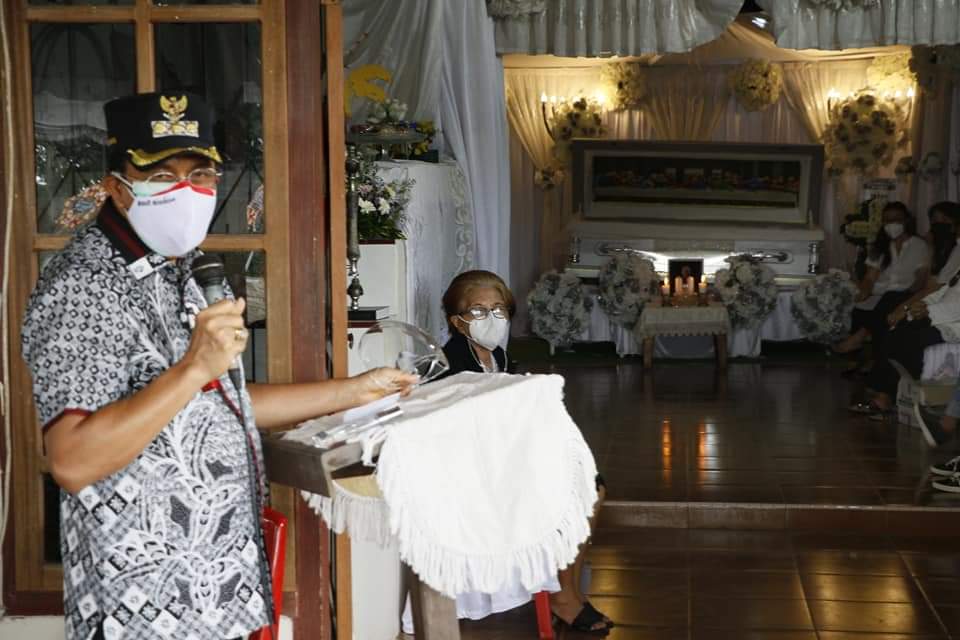 Royke Roring Melayat ke Rumah Duka Keluarga Lumangkun-Tumangkeng