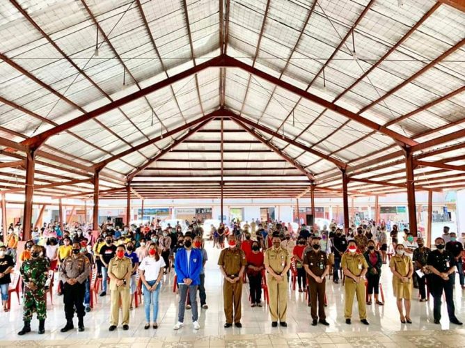 Fenny Roring-Lumanauw Pantau Vaksinasi yang Digelar KNPI
