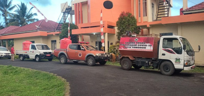 Olly Dondokambey Turunkan Tim Semprot, BPBD Tomohon Turut Bekerja
