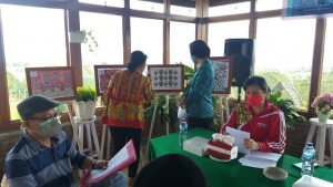 Sejarah Baru! Syanet Karundeng – Ellen Sangi Siapkan Motif Batik Khas Tomohon