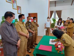 Pala dan Meweteng Terima SK, Martine Mamesah: Pahami Visi Misi Caroll-Wenny