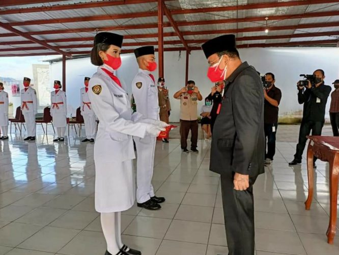 Royke Roring Kukuhkan 31 Anggota Paskibraka HUT ke-76 RI di Minahasa