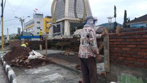 Pemkot Tomohon Kucurkan Rp402 Juta Pugar Taman Kecil “I Love Tomohon”