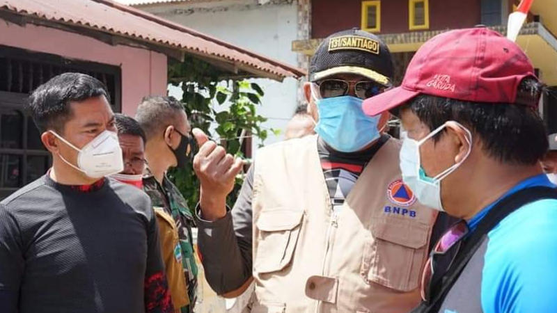 Bupati Joune Ganda Dampingi Gubernur Olly Dondokambey Monitoring Vaksinasi di Pulau Gangga