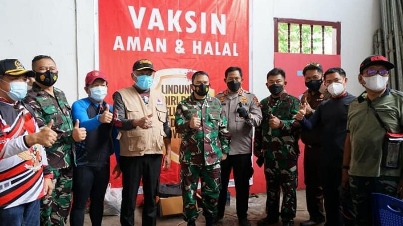 Bupati Joune Ganda Dampingi Gubernur Olly Dondokambey Monitoring Vaksinasi di Pulau Gangga