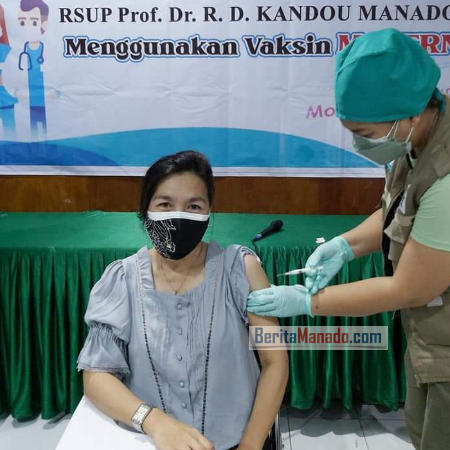 SDM Kesehatan Sulut Mulai Vaksin Dosis Ketiga Jenis Moderna 8 SDM Kesehatan Sulut Mulai Vaksin Dosis Ketiga Jenis Moderna