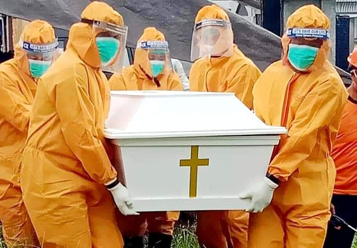 Lurah Kolongan Jones Mait Jadi Relawan Pemakaman Jenazah Covid-19
