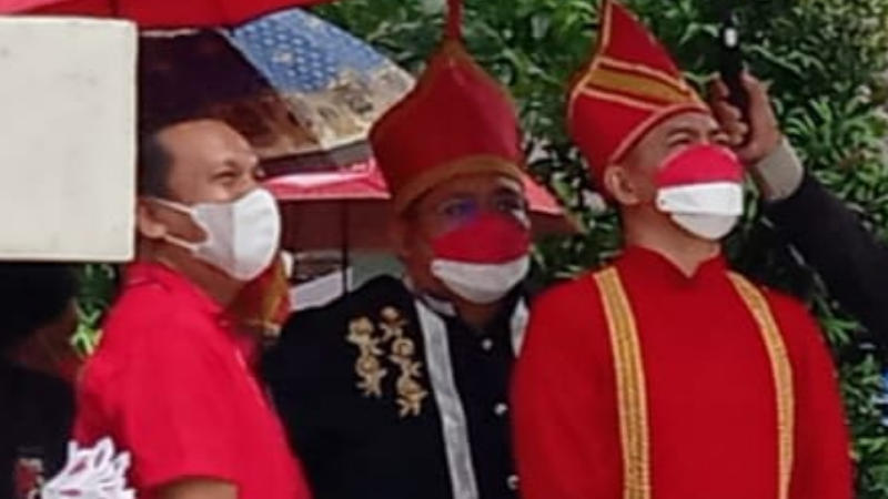 Joune Ganda - Kevin Lotulung Ziarah ke Makam Maria Walanda Maramis dan Tuguh AA Maramis