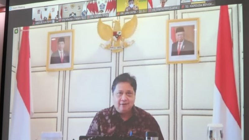 Menko Airlangga Hartarto Monitoring Penanganan Covid-19 di Luar Jawa - Bali