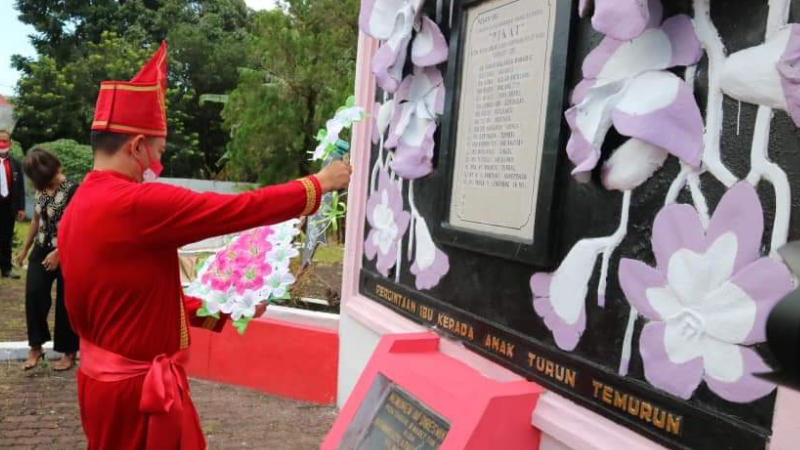 Joune Ganda - Kevin Lotulung Ziarah ke Makam Maria Walanda Maramis dan Tuguh AA Maramis