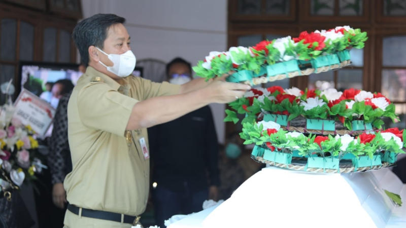 Wagub Steven Kandouw Melayat ke Rumah Duka Alm. Tetty Pepah-Paath