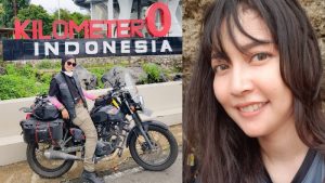 Perempuan Bergelar Dokter Ini Tunggangi Motor untuk Keliling Indonesia