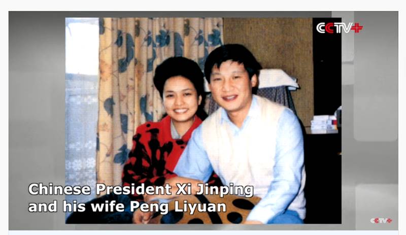 Tangkapan layar Youtube: Xi Jinping dan Istrinya Peng Liyuan.
