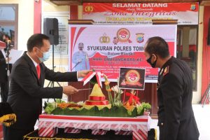 Hadiri Upacara HUT Bhayangkara ke-75, Caroll Senduk Apresiasi Kinerja Polres Tomohon