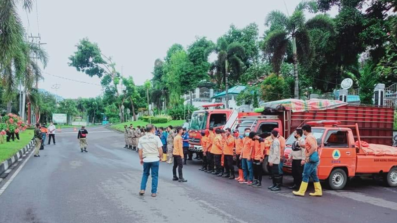 Banjir Bandang Mitra, Maurits Mantiri - Hengky Honandar Kirim Bantuan