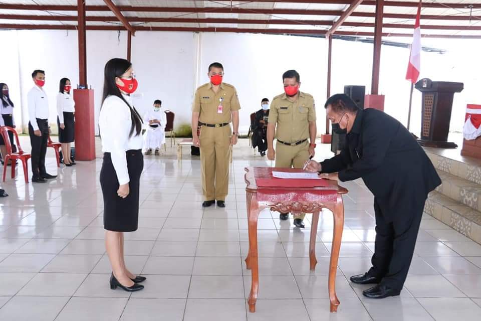 Lantik Pejabat Fungsional, Robby Dondokambey Minta Aparat Pemkab Aktualisasikan Pelayanan Terpadu