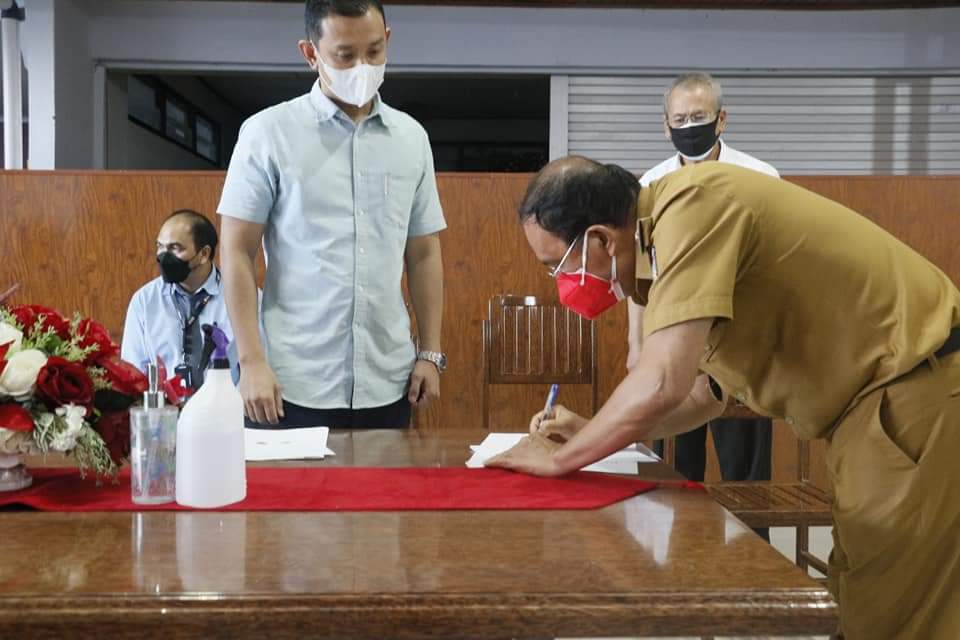 Royke Roring Teken Adendum Perjanjian Kredit Pembangunan RSUD