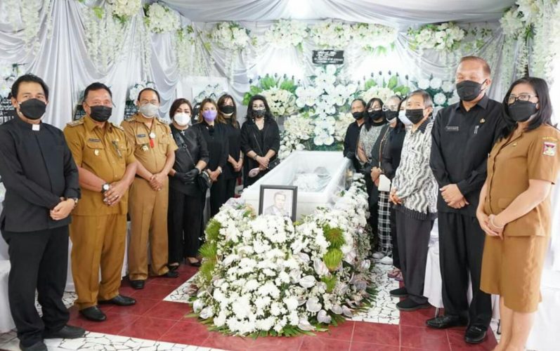 Hadiri Ibadah Penghiburan, Robby Dondokambey Beri Penguatan Kepada Keluarga Lumanauw Tuwo