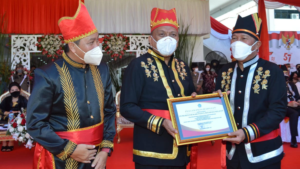 Hadiri HUT ke-57 Provinsi Sulut, Ini Penghargaan Yang Diterima Pemkab Minsel