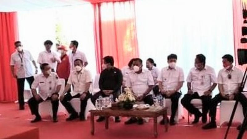 Hadiri Vaksinasi di SMAN 1 Manado, Andrei Angouw - Richard Sualang Ikuti Dialog Puan Maharani