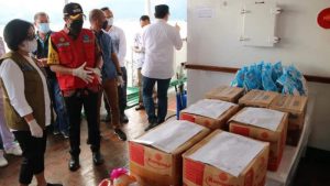 Kembali, Bupati Joune Ganda Suplai Bapok dan Vitamin ke Warga Isoman di KM Tatamailau