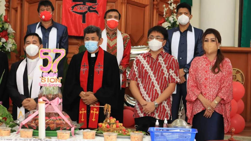 Ini Pesan Andrei Angouw di HUT GMIM Sion Perak Sorong