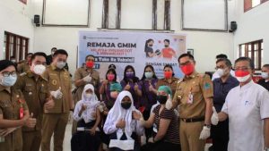 Joune Ganda – Kevin Lotulung Pantau Vaksinasi Remaja GMIM Wilayah Minawerot dan Minawerot I