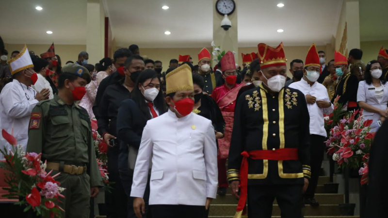 Paripurna HUT ke-57 Sulut Sarat Nuansa Adat