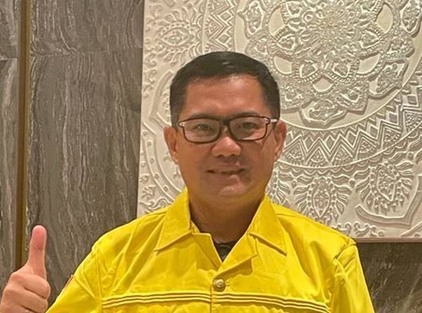 Joune Ganda Berjaket Kuning