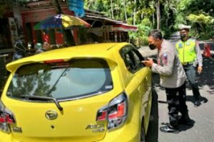 Sejumlah Kendaraan Diputarbalikkan di Pos Penyekatan Minsel