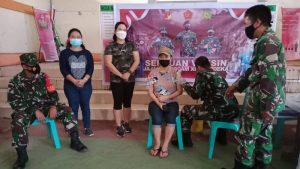 Ribuan Warga Mitra Sasaran Serbuan Vaksinasi Kodim 1302 Minahasa
