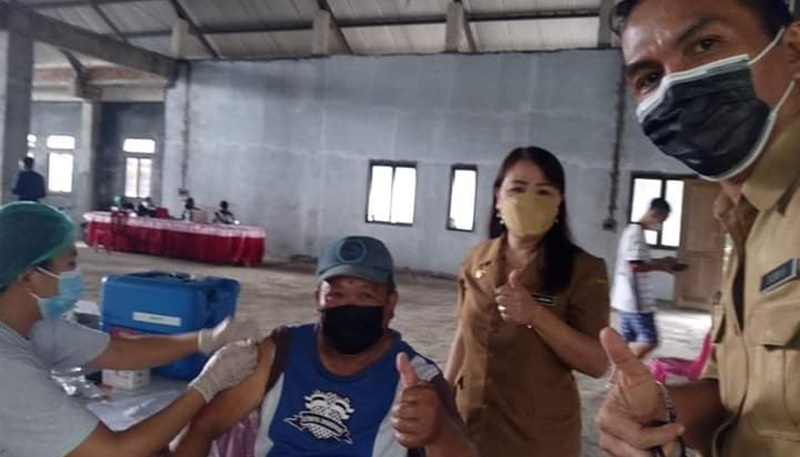 Pemdes Taraitak Terus Motivasi Masyarakat Sukseskan Program Vaksinasi COVID-19