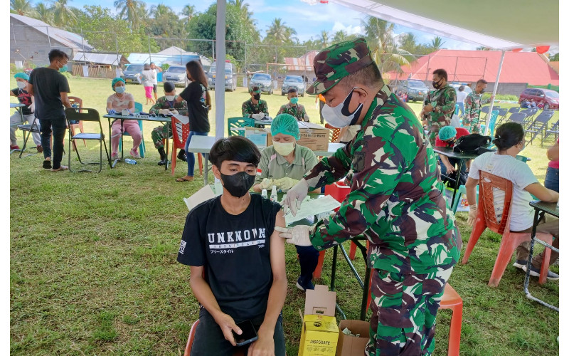 Serbuan Vaksinasi Korem 131/Santiago Hadir di Desa Winuri, Danrem Ingatkan Pentingnya Prokes
