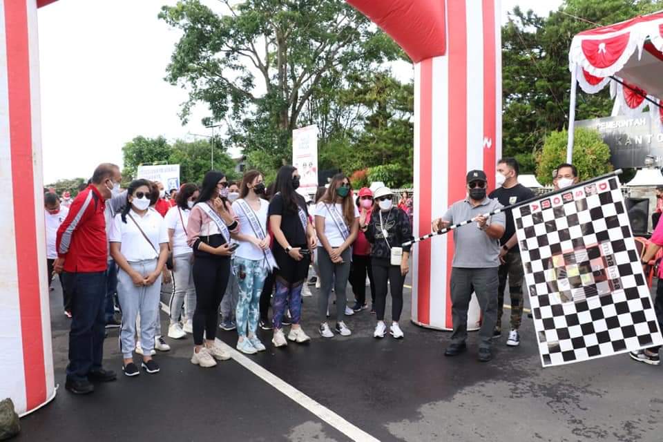 Bersama Putri Indonesia dan KNPI, Dondokambey Lepas Jalan Sehat Menyambut HUT Minahasa