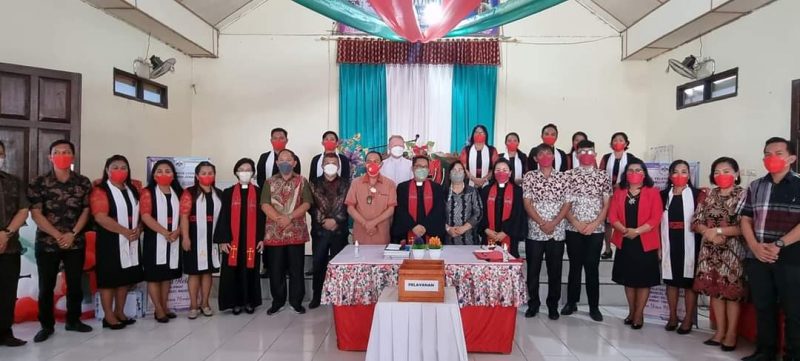 Royke Roring Hadiri Pisah Sambut Pendeta GMIM Imanuel Mahembang