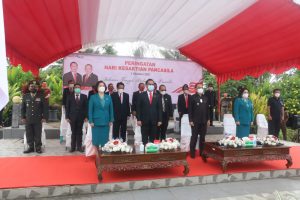 Caroll Senduk – Wenny Lumentut Ikuti Upacara Peringatan Hari Kesaktian Pancasila yang Dipimpin Presiden Joko Widodo