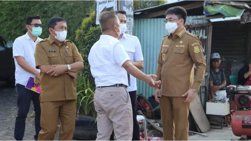 Tinjau Saluran di Sario, Andrei Angouw Minta Pemasangan Pipa Air Terkoordinasi