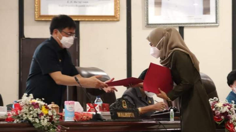 Hadiri Rapat Paripurna DPRD, Andrei Angouw Sampaikan RPJMD Kota Manado 2021-2026 12 Hadiri Rapat Paripurna DPRD, Andrei Angouw Sampaikan RPJMD Kota Manado 2021-2026