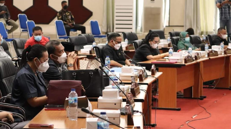 Hadiri Rapat Paripurna DPRD, Andrei Angouw Sampaikan RPJMD Kota Manado 2021-2026 11 Hadiri Rapat Paripurna DPRD, Andrei Angouw Sampaikan RPJMD Kota Manado 2021-2026