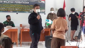 Sambangi Daerah Kepulauan, Kesbangpol Sangihe Perkuat Wasbang Warga Terluar