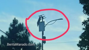 Awas! Panel Lampu Solar Cell di Lahendong Menggantung, Bahayakan Warga
